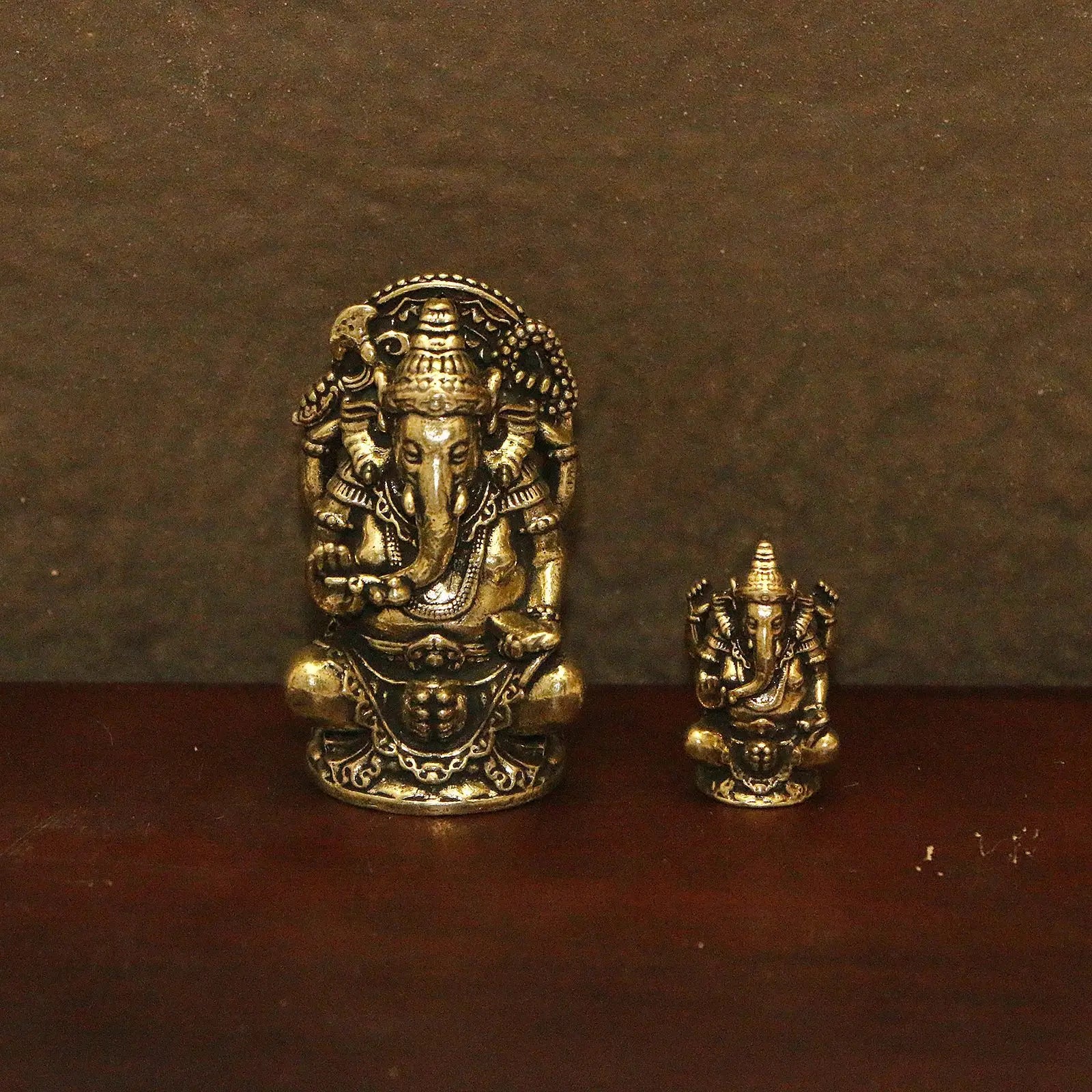 Pequeña Estatua de Ganesha ZENYA® – Tradición y Serenidad