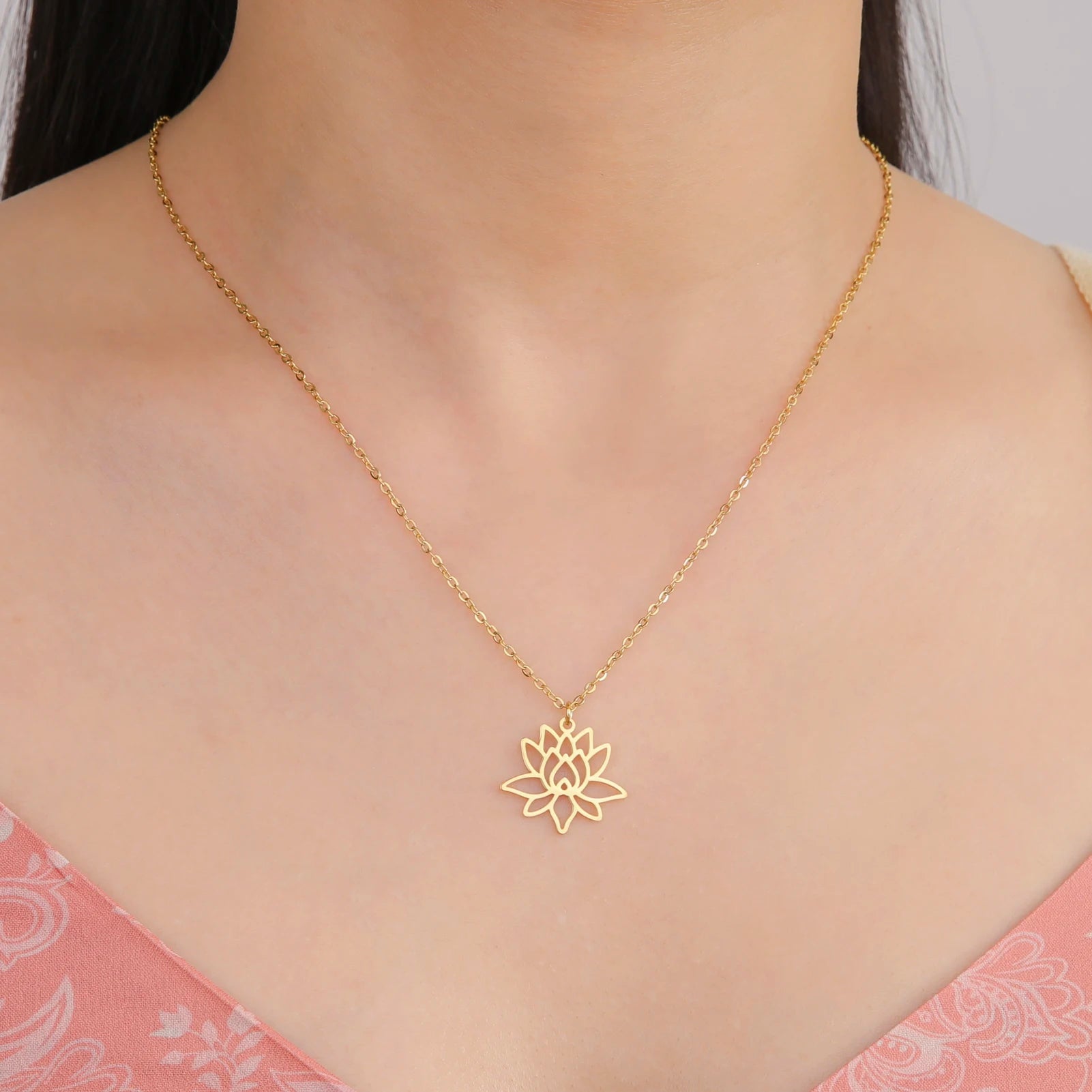 Collar Espiritual con Colgante de Flor de Loto Zenya® – Equilibrio, Paz y Belleza Interior